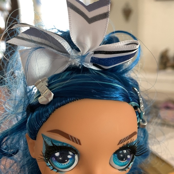 Rainbow High doll cheer squad . 10”, Skyler Bradshaw - Picture 3 of 10